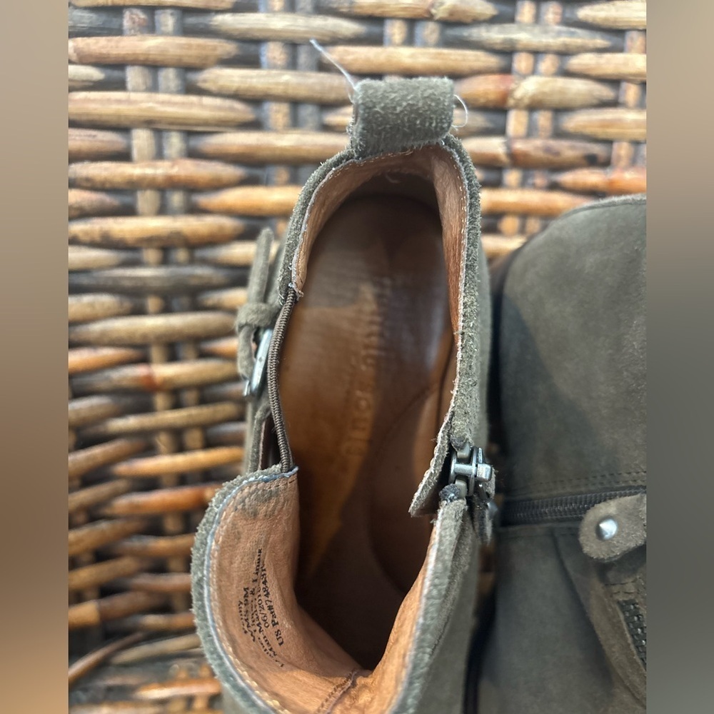 Gentle Souls Kenneth Cole Penny
Ankle Booties Womens Size 9
Olive Leather Zip - Picture 10 of 16